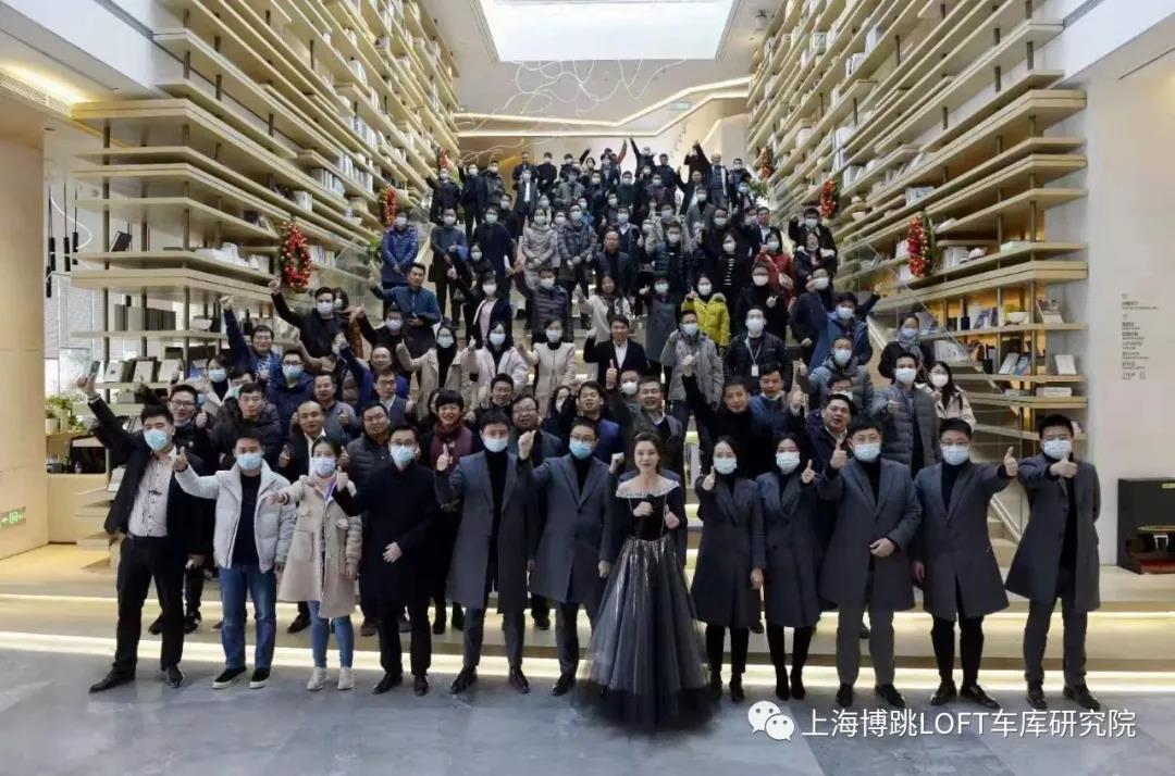 九江全国一百多人在华侨城汉口道6号参观研讨LOFT专利车库技术！